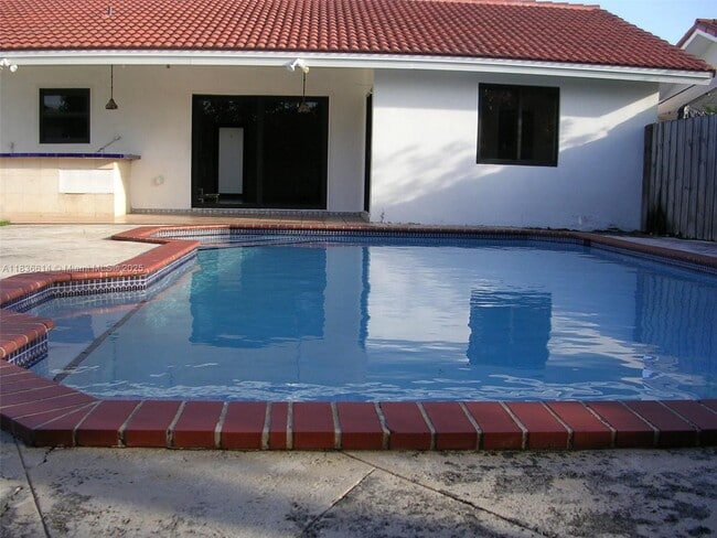 Building Photo - 14765 Kendale Lakes Blvd