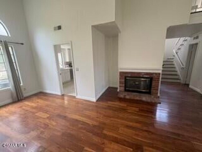 Building Photo - Welcome to this beautifully updated 3-bedroom, 2.5-bathroom home located in one of Calabasas