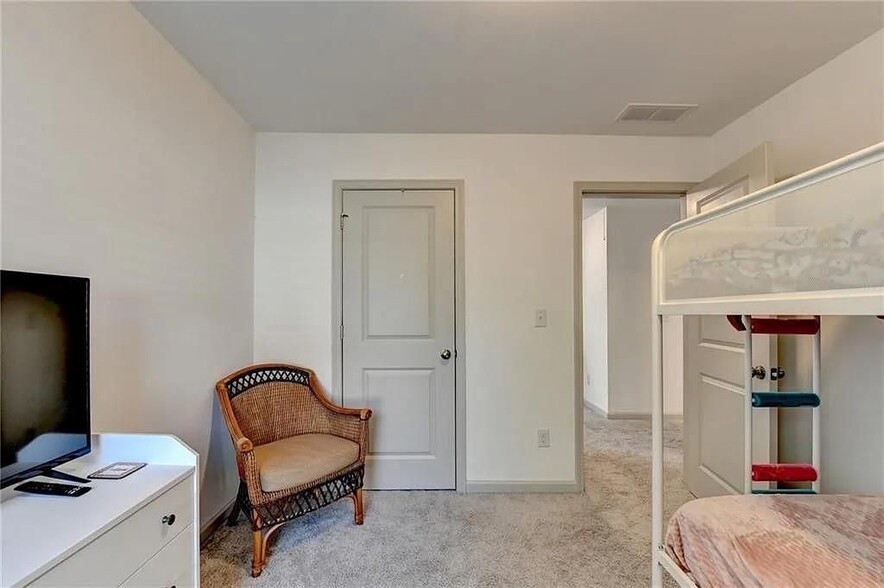 Building Photo - 27 Wesley Way