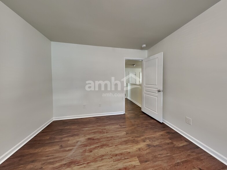 Building Photo - 8112 Hovingham Way