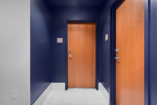 Building Photo - 5925 Almeda Rd