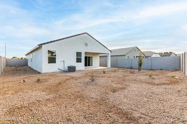 Building Photo - 1810 W Pinkley Ave