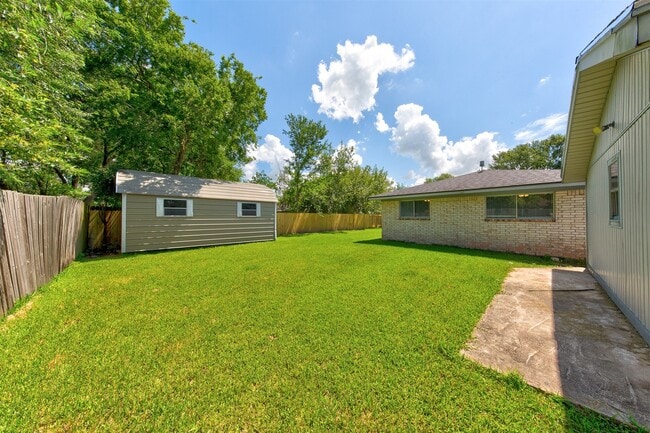 Building Photo - 8511 Honeysuckle