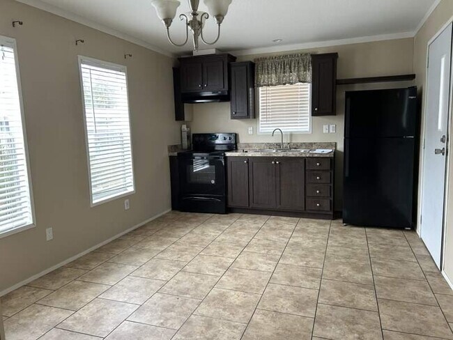 Building Photo - 6941 MacDonald Ct