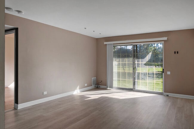 Building Photo - 9418 Bay Colony Dr