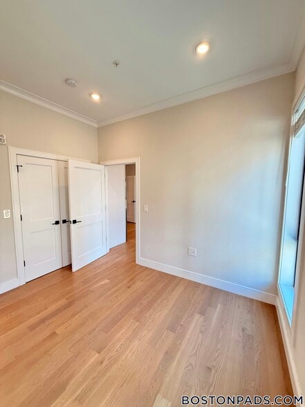 Building Photo - 16-18 Highgate St.