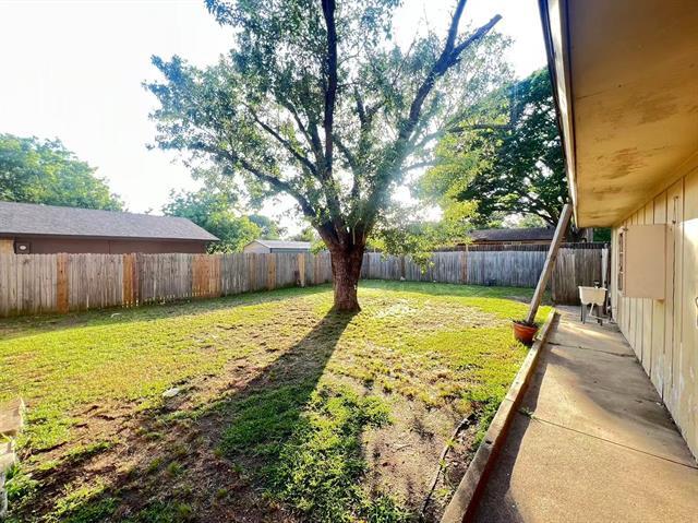 Building Photo - 1105 Spring Lake Dr
