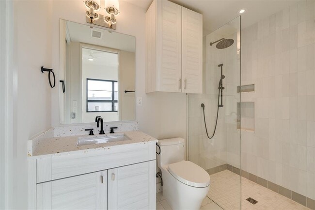 Building Photo - 1303 N Dewey Ave