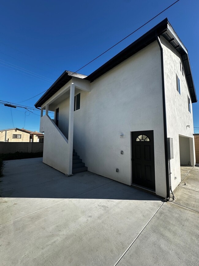 Building Photo - 10626 S Gramercy Pl