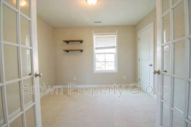 Building Photo - 2220 Oldenburg Ln