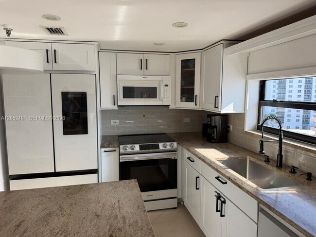 Building Photo - 6830 Indian Creek Dr