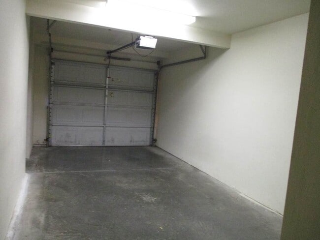 Building Photo - 2 Bedrooms 2.5 bath Townhome in Tacoma