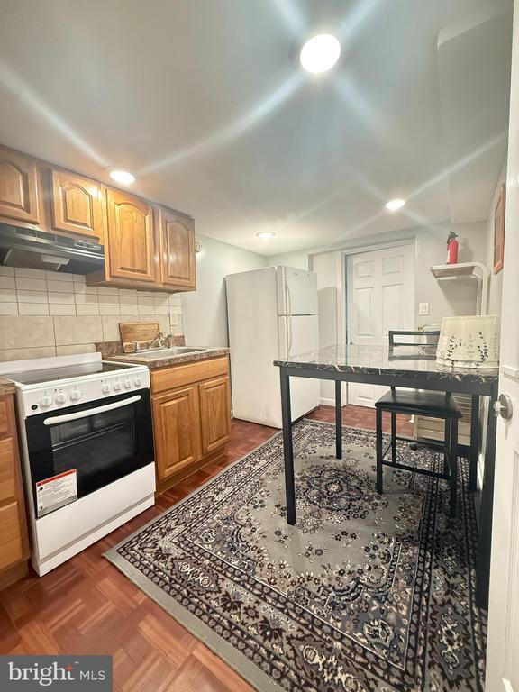 Building Photo - 7547 Beverly Rd