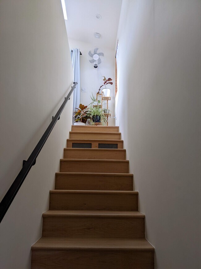 Building Photo - 820 46th St