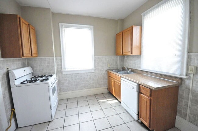 Building Photo - 177 E 11th Ave