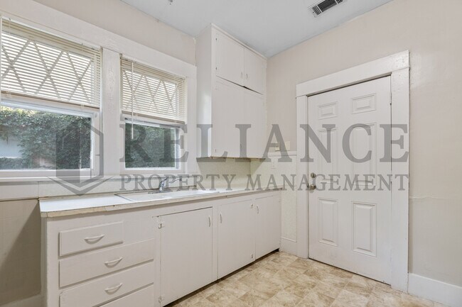 Building Photo - 1125 N Larimer Ave