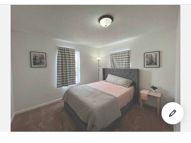 Building Photo - 3504 E 10th St