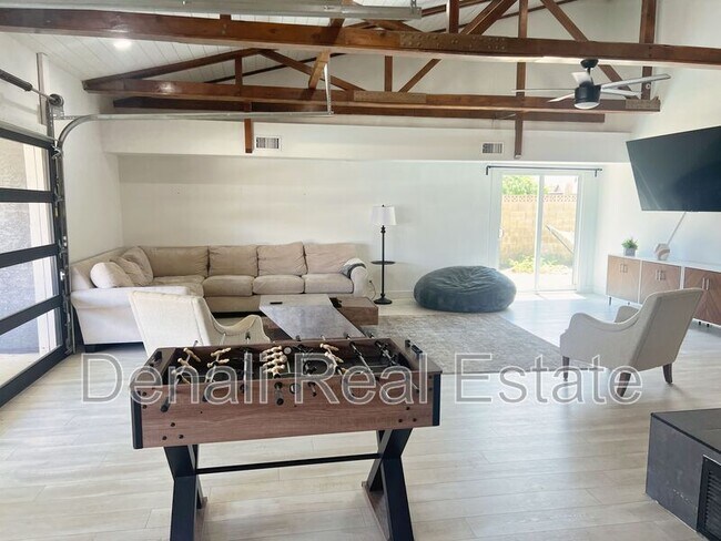 Building Photo - 1759 N Spring Cir