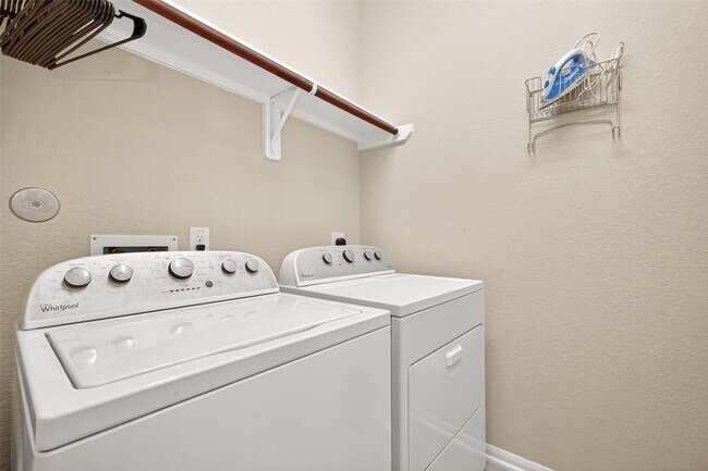 Building Photo - 24527 Royal Pike Dr