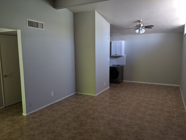 Building Photo - 1623 W Missouri Ave