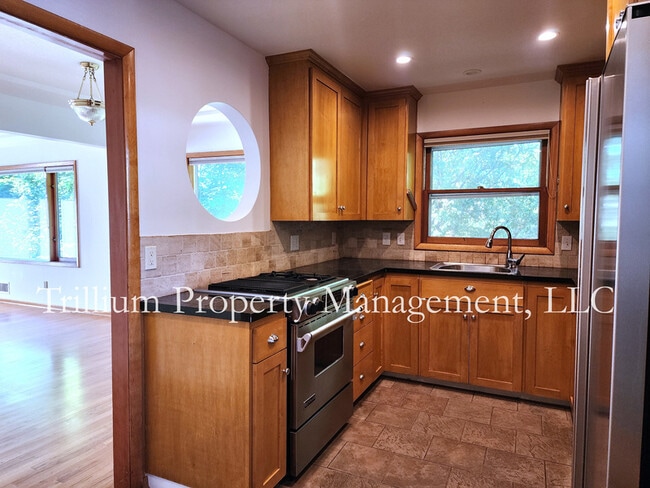 Building Photo - 405 SE 68th Ave