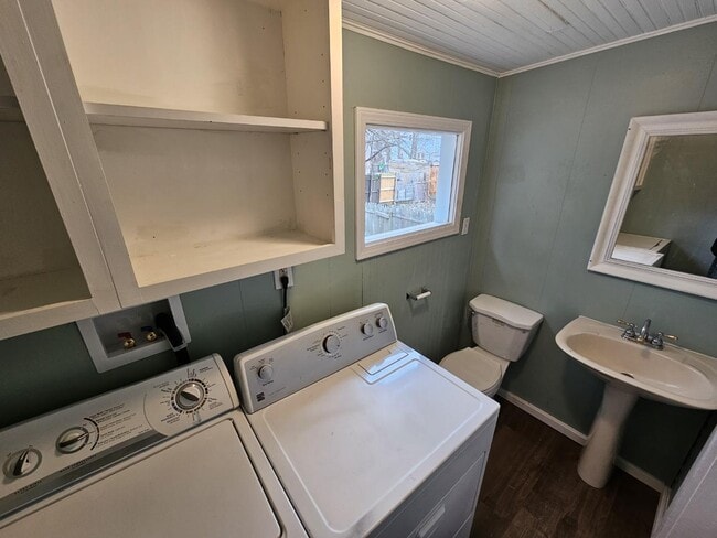 Building Photo - 442 Matthews St