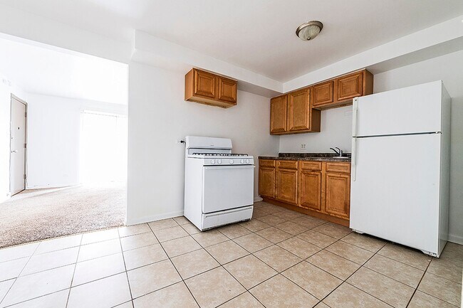 Building Photo - 14138 S School St