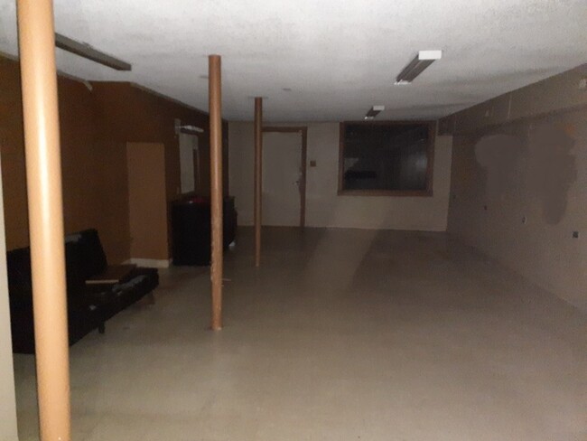 Building Photo - 1107 Beatties Ford Rd