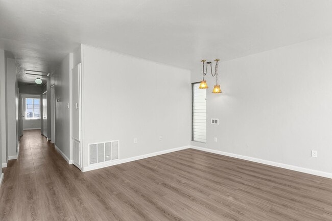 Building Photo - 4 Bedroom Home in Bay Park with Office and...