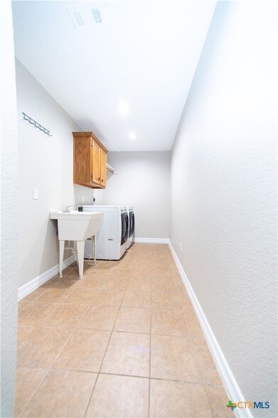 Building Photo - 2410 Big Divide Rd