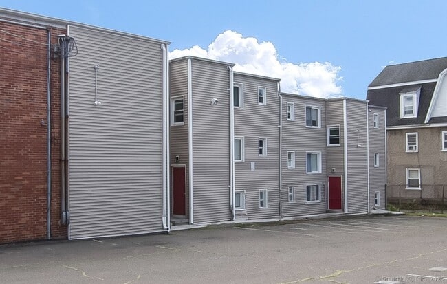 Building Photo - 36 Woodbury Ave