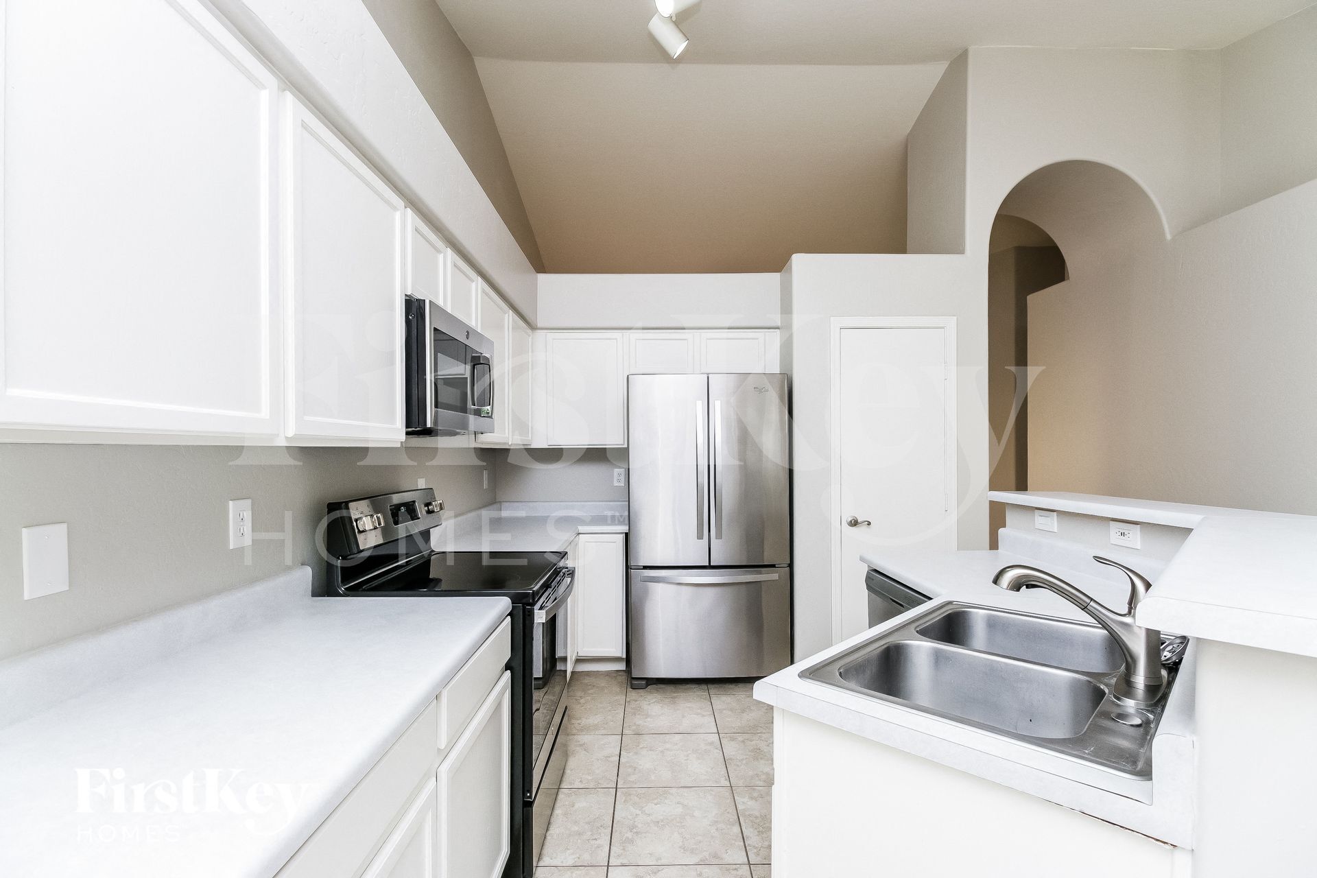 Building Photo - 902 S Ithica St