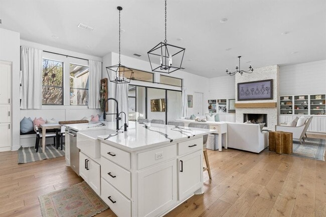 Building Photo - 613 Golden Bear Dr