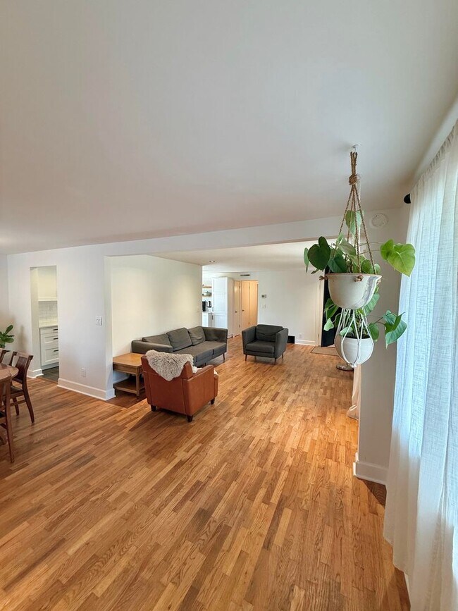 Building Photo - 3 BR West Seattle Home – Cozy and Convenie...