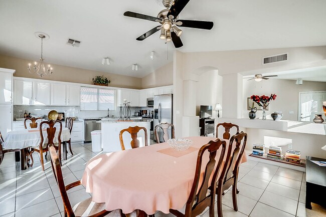 Building Photo - 4385 E Campo Bello Dr