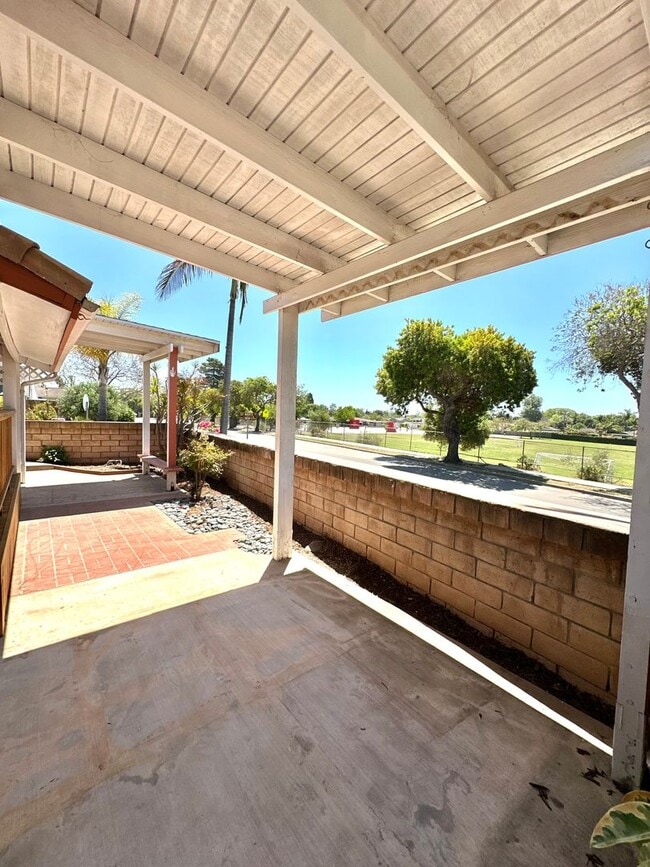 Building Photo - Desirable 4 bedroom home in Mountain View ...