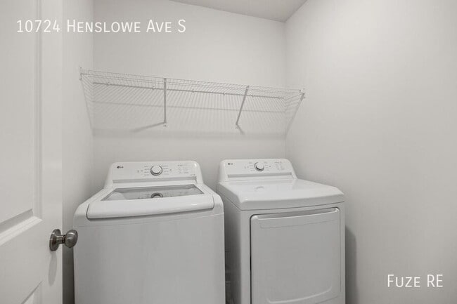 Building Photo - 10724 Henslowe Ave S