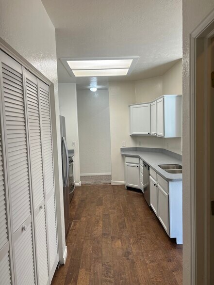 Building Photo - 4146 NE Pinion Cir