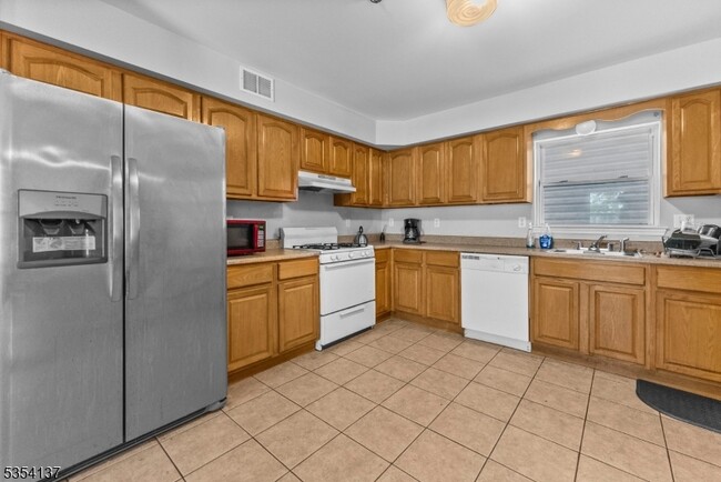 Building Photo - 448 S 13th St