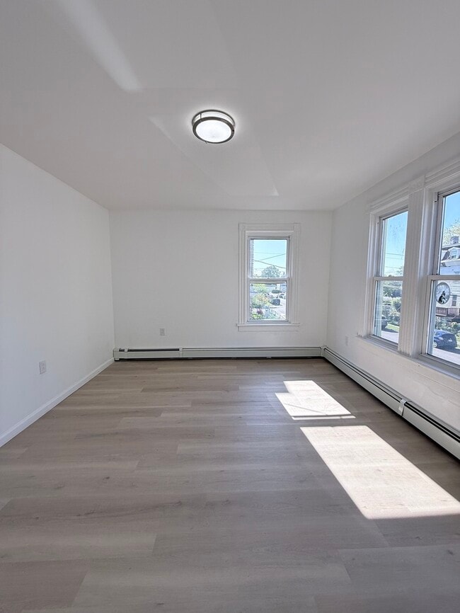 Building Photo - 1069 Mary St