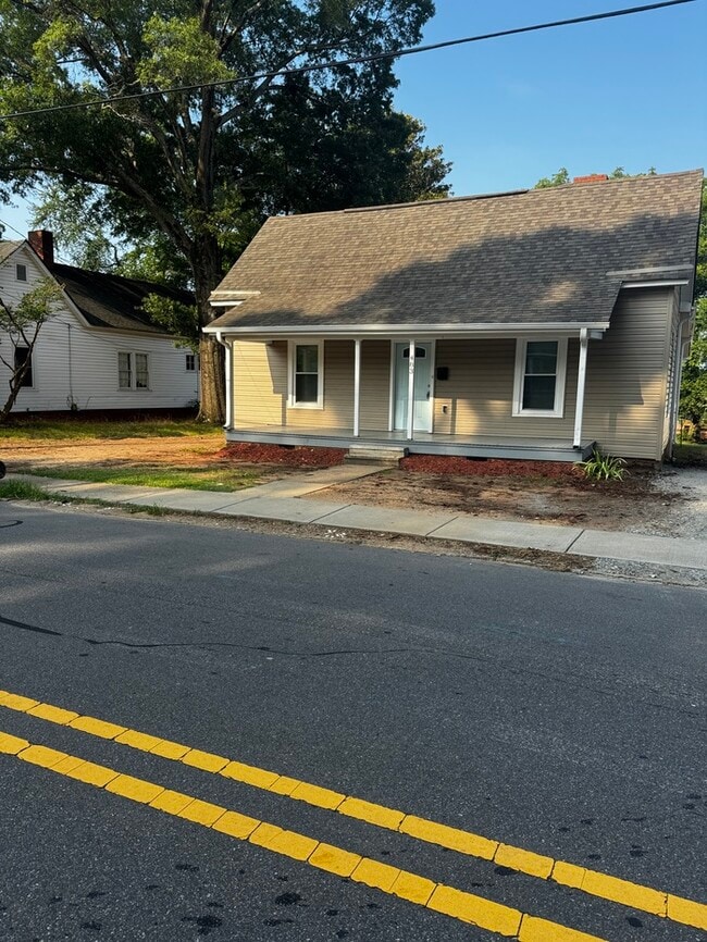Primary Photo - 483 Harris St NW