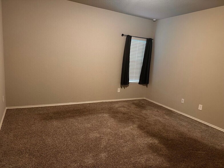Building Photo - 13014 Heathers Elm