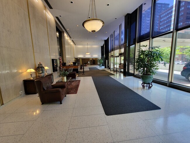 Building Photo - 5701 N Sheridan Rd