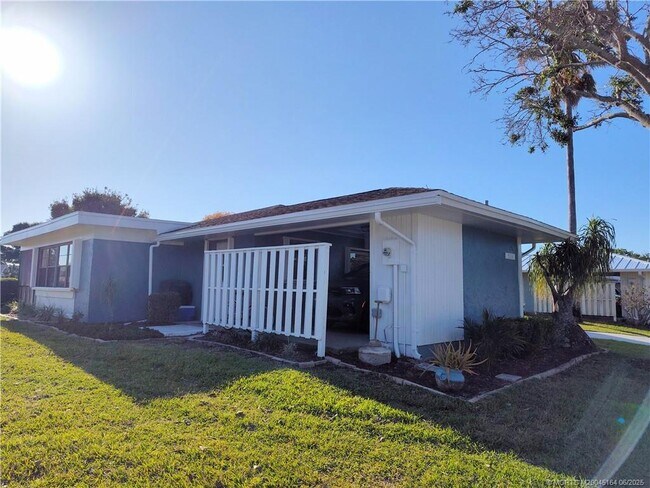 Building Photo - 5211 SE Sea Island Way