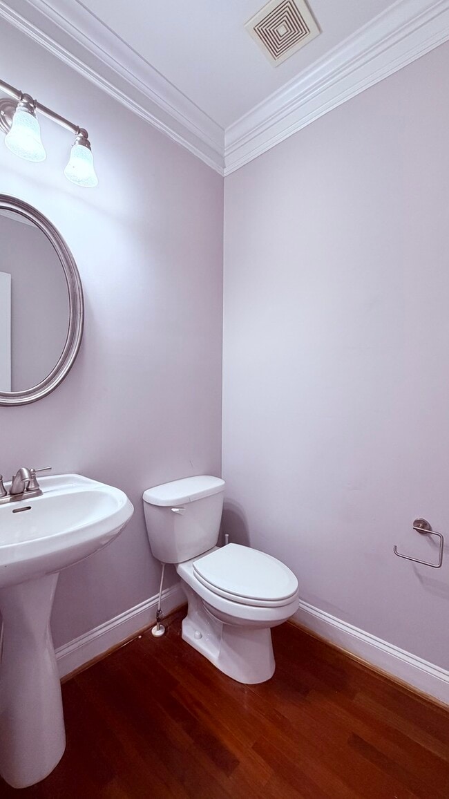 Building Photo - Perfect West Midtown Location! 4 Bedroom Townhouse, Granite, Hardwood Floors
