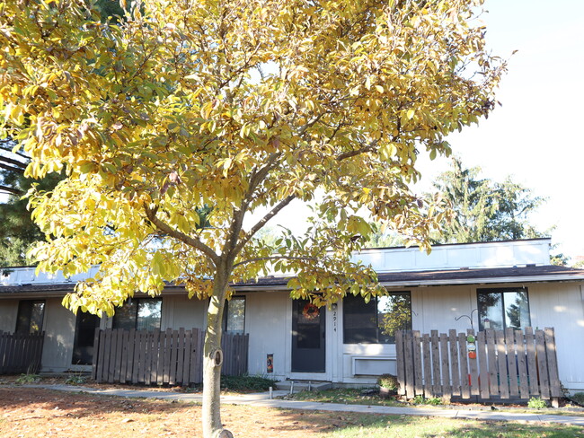 Building Photo - Meadowood Apartments