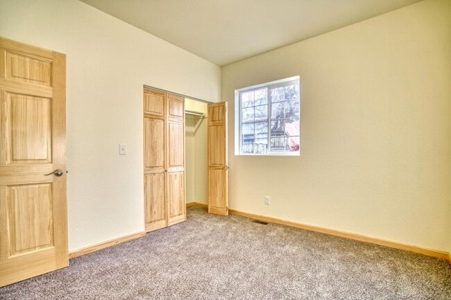 Building Photo - 126 2nd St