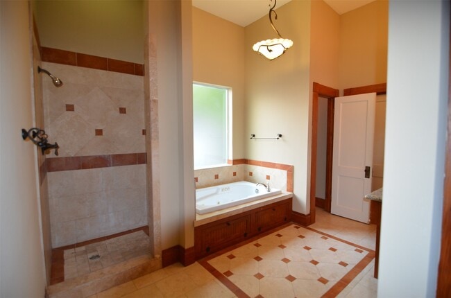 Building Photo - 1615 Houston Ave