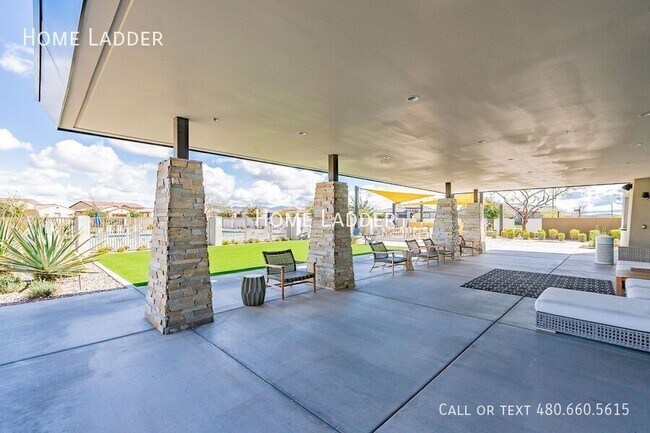 Building Photo - 9504 E Theia Dr
