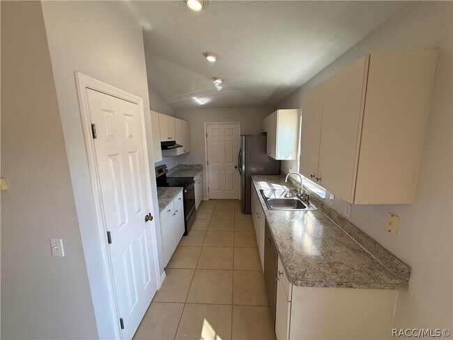 Building Photo - 9612 N Jackson Way